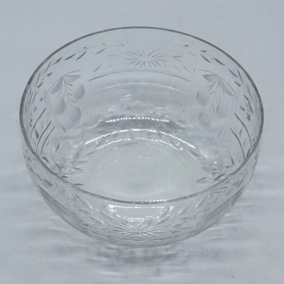 Vintage Delicate Etched Crystal  Candy/Nut/Trinket Bowl 4.5" in diameter - Picture 5 of 8